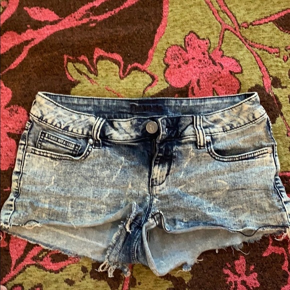 Acid wash shorts - Picture 3 of 3